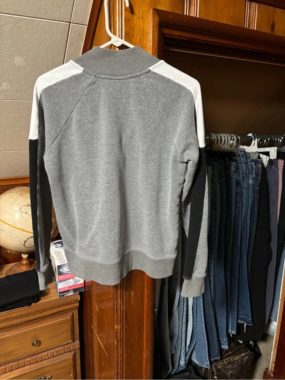 Woman’s Reebok Sweatshirt - Picture 3 of 3